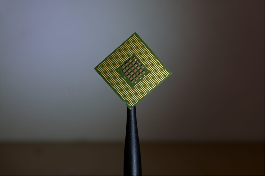 OpenAI Stargate e la competizione ai chip Nvidia chip microchip